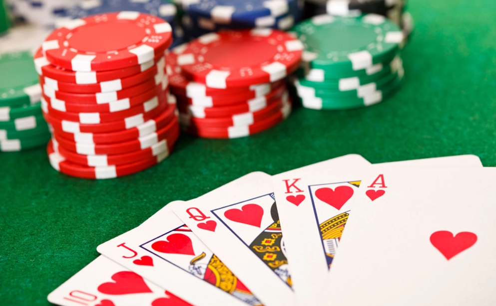 Kinh nghiệm đánh Poker Hello88 không lo lỗ vốn